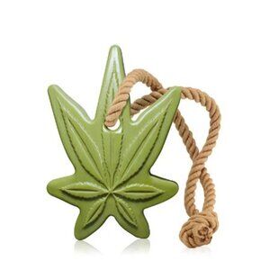 NIP THE BODY SHOP Hemp Soap on a Rope
